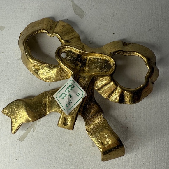 Vintage Brass Bow Wall Hanger Hook Gold Metal Hollywood Regency Cottagecore - Picture 3 of 3